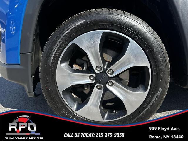 Photo of 2017 Laser Blue Pearlcoat Jeep New Compass