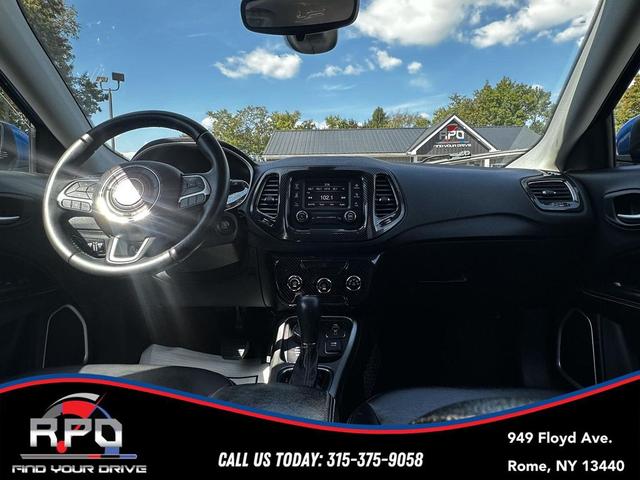 Photo of 2017 Laser Blue Pearlcoat Jeep New Compass