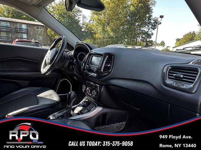Photo of 2017 Laser Blue Pearlcoat Jeep New Compass