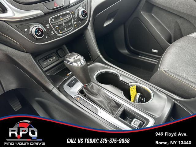 Photo of 2021 Silver Ice Metallic Chevrolet Equinox