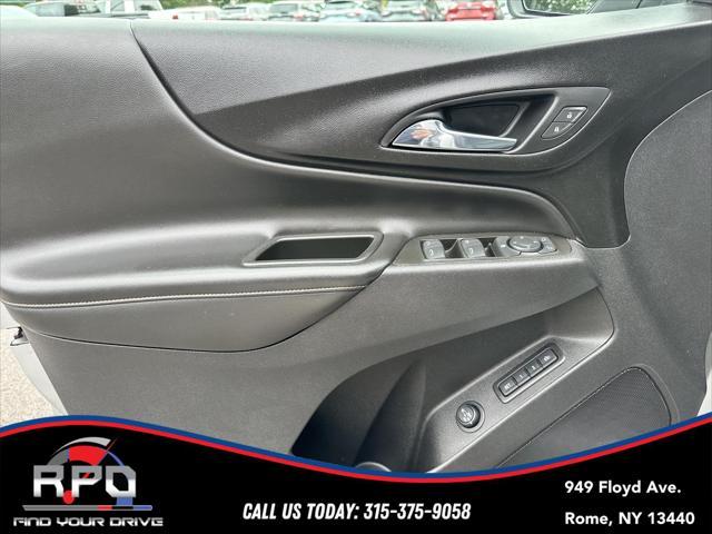 Photo of 2021 Silver Ice Metallic Chevrolet Equinox
