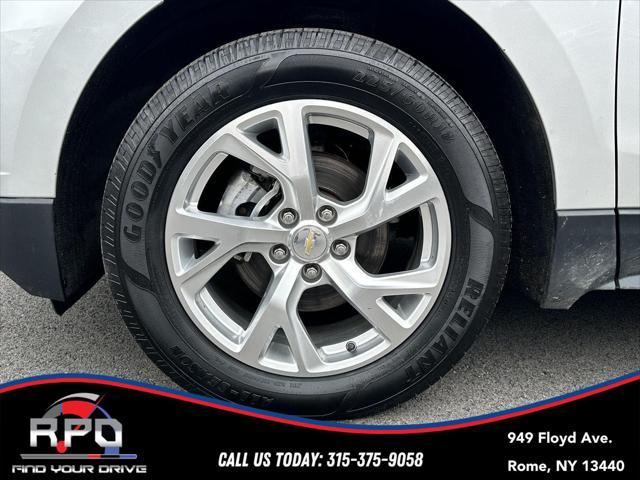 Photo of 2021 Silver Ice Metallic Chevrolet Equinox