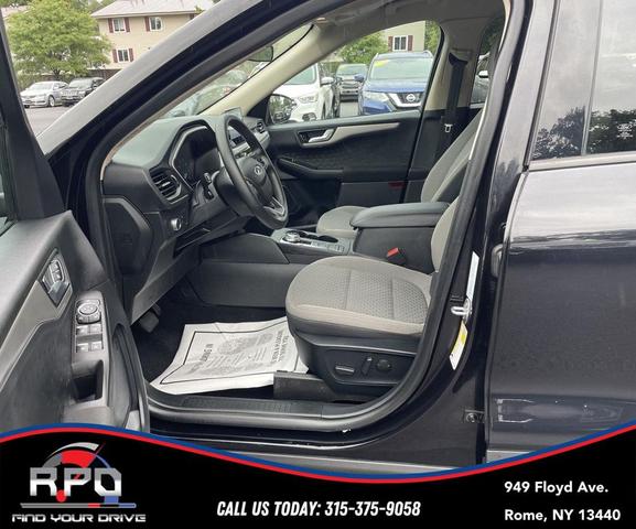 Photo of 2020 AGATE BLACK METALLIC Ford Escape