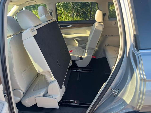 Photo of 2026 Silver Mist Metallic Volkswagen Atlas