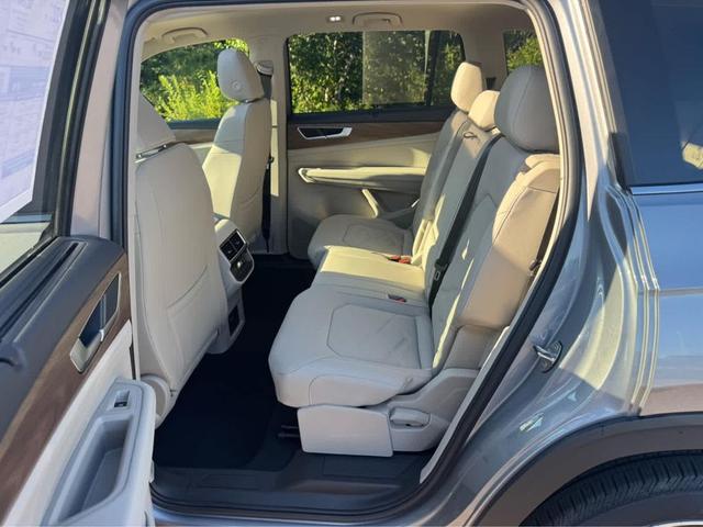 Photo of 2026 Silver Mist Metallic Volkswagen Atlas
