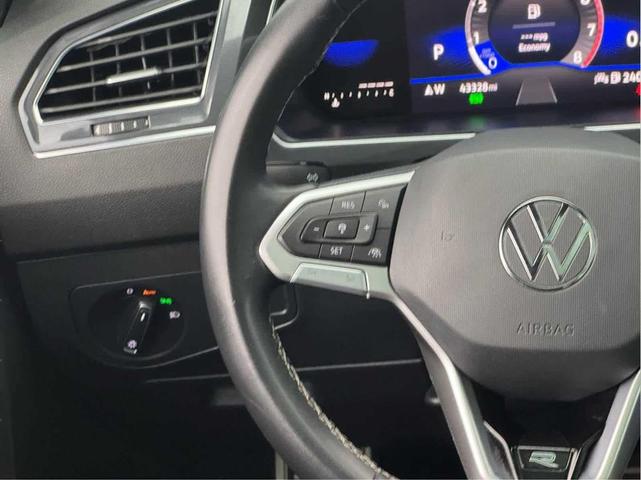 Photo of 2023 Platinum Gray Metallic Volkswagen Tiguan