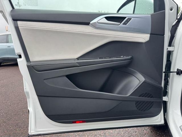 Photo of 2025 Pure White Volkswagen Taos