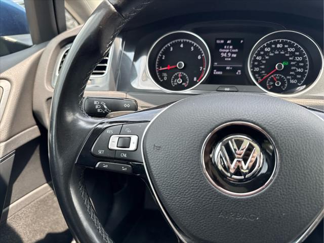 Photo of 2018 Silk Blue Metallic Volkswagen Golf