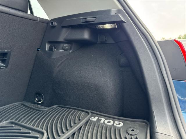 Photo of 2018 Silk Blue Metallic Volkswagen Golf