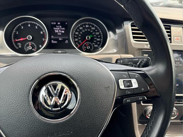 Photo of 2018 Silk Blue Metallic Volkswagen Golf