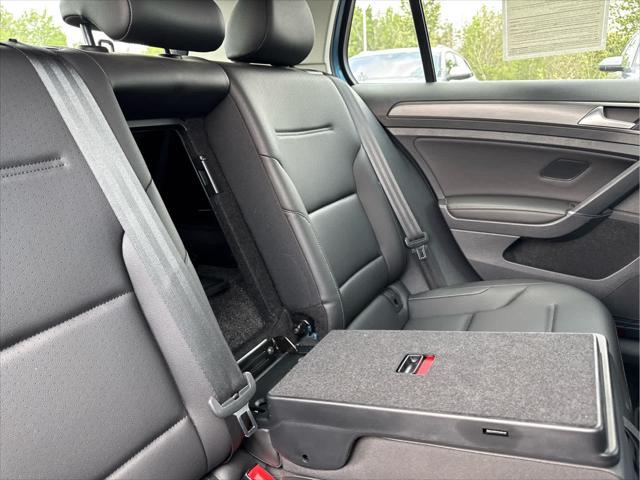 Photo of 2018 Silk Blue Metallic Volkswagen Golf