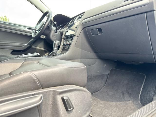 Photo of 2018 Silk Blue Metallic Volkswagen Golf