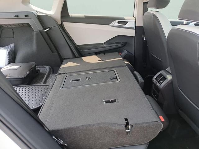 Photo of 2025 Pure White Volkswagen Taos