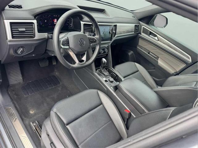 Photo of 2023 Platinum Gray Metallic Volkswagen Atlas Cross Sport