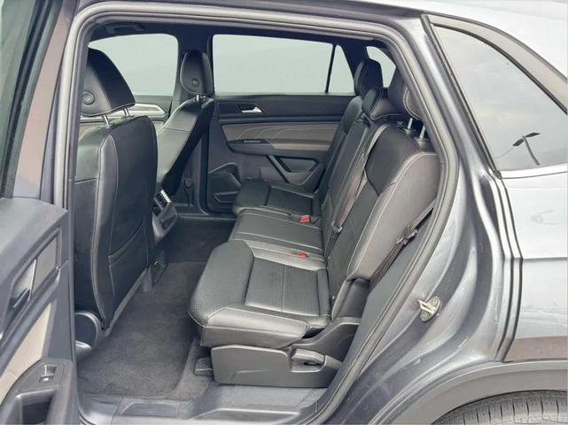 Photo of 2023 Platinum Gray Metallic Volkswagen Atlas Cross Sport