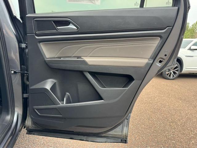 Photo of 2023 Platinum Gray Metallic Volkswagen Atlas Cross Sport