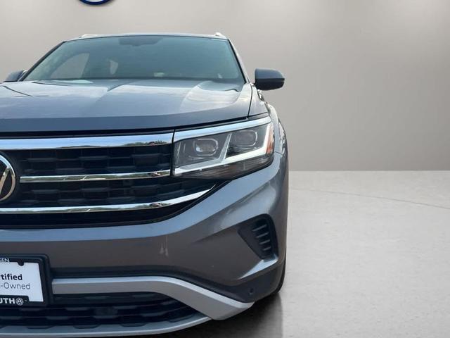 Photo of 2023 Platinum Gray Metallic Volkswagen Atlas Cross Sport