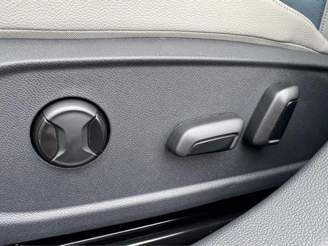 Photo of 2025 Opal White Pearl Volkswagen Jetta
