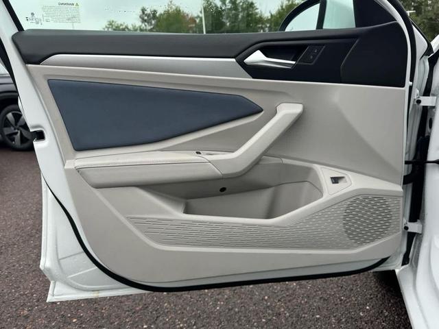 Photo of 2025 Opal White Pearl Volkswagen Jetta