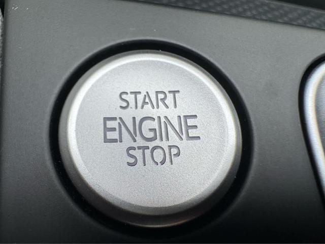 Photo of 2025 Opal White Pearl Volkswagen Jetta