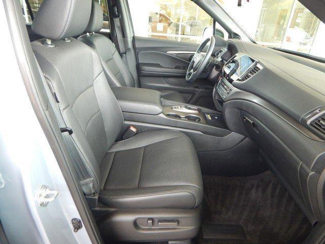 Photo of 2024 Sonic Gray Pearl Honda Passport