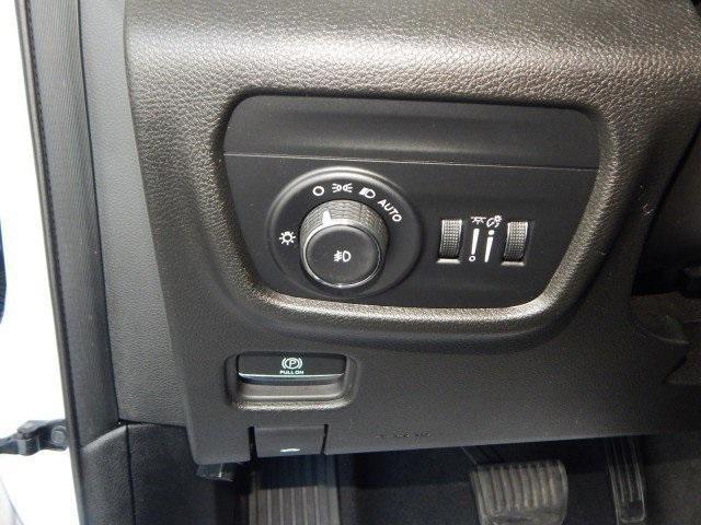 Photo of 2023 Bright White Clearcoat Jeep Grand Cherokee