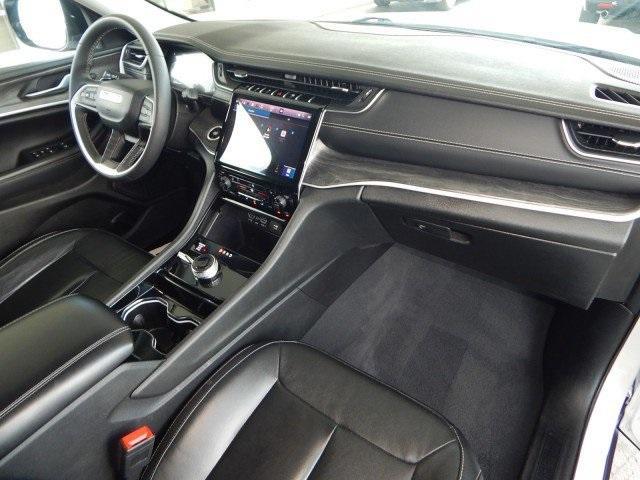 Photo of 2023 Bright White Clearcoat Jeep Grand Cherokee