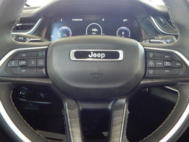 Photo of 2023 Bright White Clearcoat Jeep Grand Cherokee