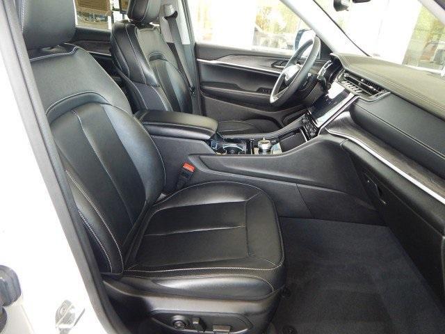 Photo of 2023 Bright White Clearcoat Jeep Grand Cherokee