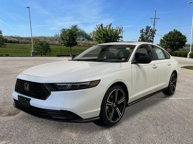 Photo of 2025 Platinum White Pearl Honda Accord Hybrid