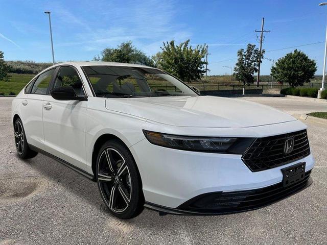 Photo of 2025 Platinum White Pearl Honda Accord Hybrid