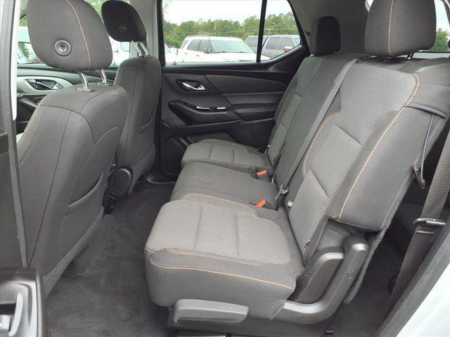 Photo of 2020 Silver Ice Metallic Chevrolet Traverse