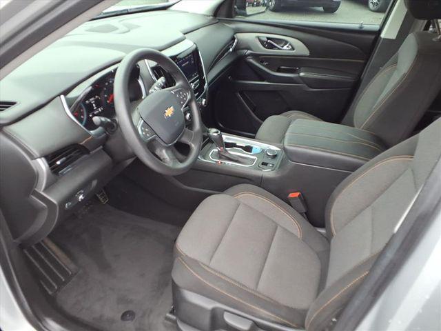 Photo of 2020 Silver Ice Metallic Chevrolet Traverse