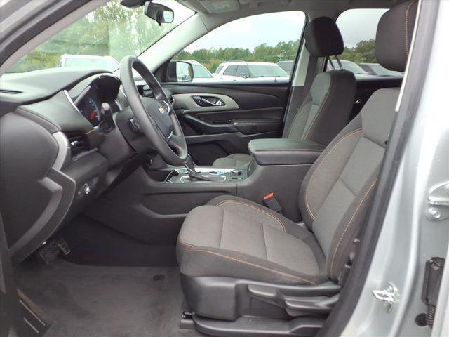 Photo of 2020 Silver Ice Metallic Chevrolet Traverse