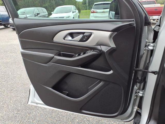Photo of 2020 Silver Ice Metallic Chevrolet Traverse