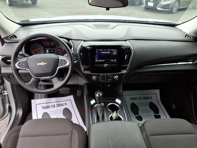 Photo of 2020 Silver Ice Metallic Chevrolet Traverse