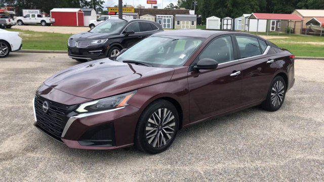 Photo of 2024 Garnet Pearl Metallic Nissan Altima