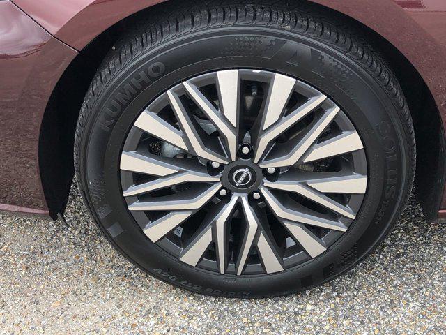 Photo of 2024 Garnet Pearl Metallic Nissan Altima