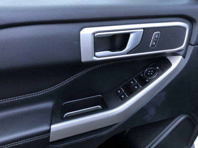 Photo of 2024 Iconic Silver Metallic Ford Explorer