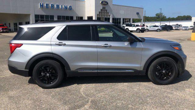 Photo of 2024 Iconic Silver Metallic Ford Explorer