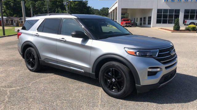 Photo of 2024 Iconic Silver Metallic Ford Explorer