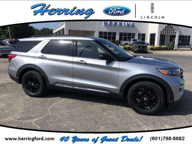 Photo of 2024 Iconic Silver Metallic Ford Explorer