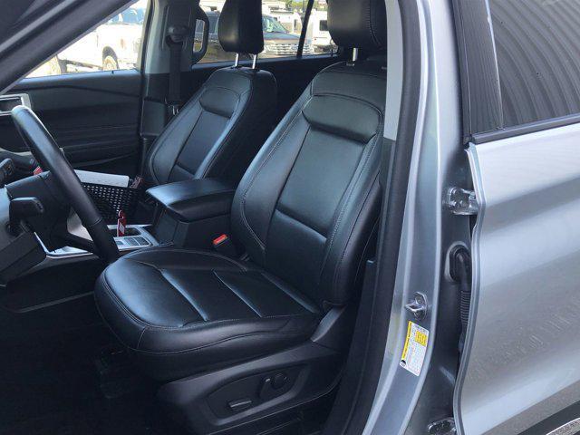 Photo of 2024 Iconic Silver Metallic Ford Explorer