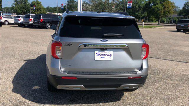 Photo of 2024 Iconic Silver Metallic Ford Explorer