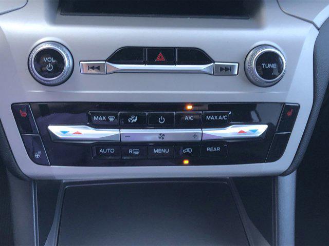 Photo of 2024 Iconic Silver Metallic Ford Explorer