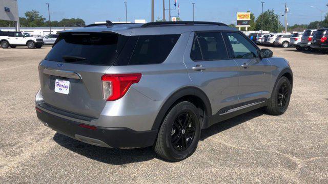 Photo of 2024 Iconic Silver Metallic Ford Explorer