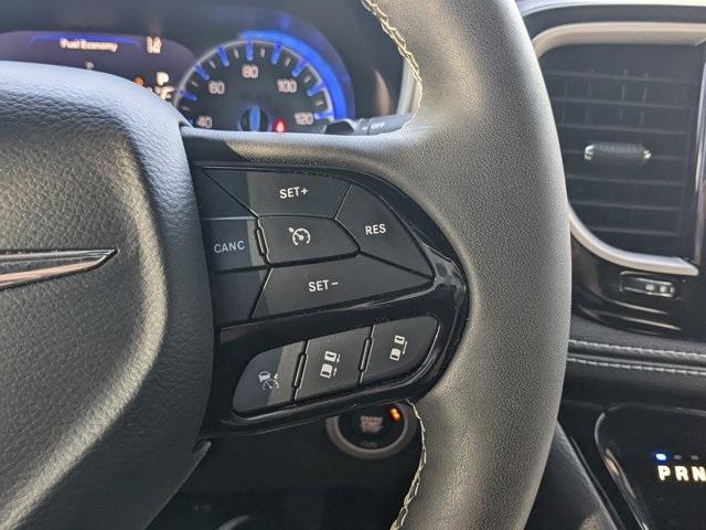 Photo of 2023 Brilliant Black Crystal Pearlcoat Chrysler Pacifica