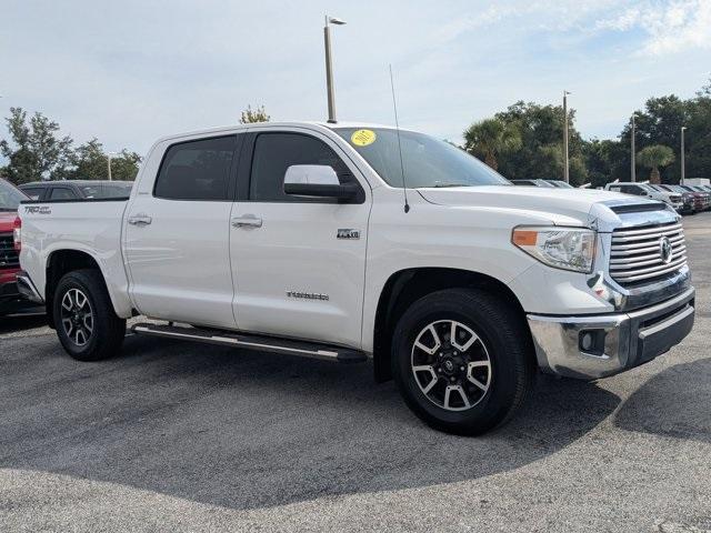Photo of 2017 Super White Toyota Tundra