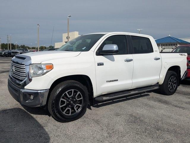 Photo of 2017 Super White Toyota Tundra