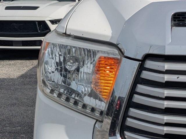 Photo of 2017 Super White Toyota Tundra